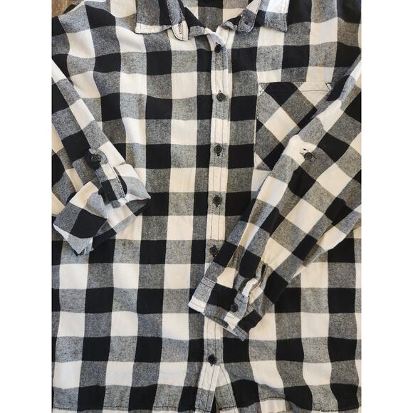 RISEN Los Angeles buffalo plaid long sleeve button-up size small - Picture 5 of 8